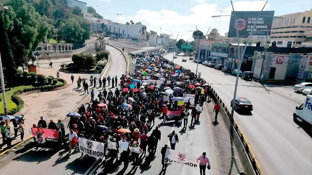 Contingente del Sutsemop por el bulevar López Portillo en Zacatecas